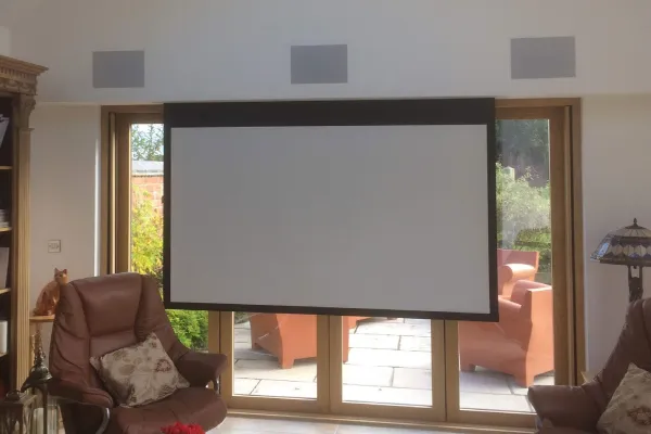 نصب ویدیو پروژکتور جلو پنجره